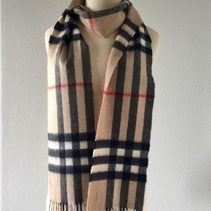 Burberry The Classic Check Cashmere Scarf